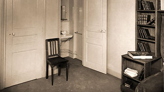 Bathroom adjoining the room, Fondation Biermans-Lapôtre